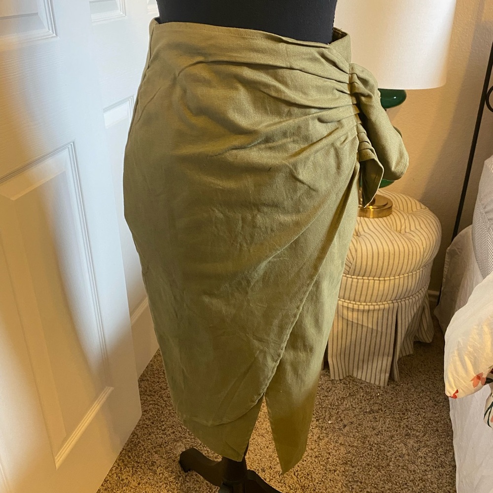 NWT J.O.A. Los Angeles Midi Pencil Skirt with mock bow